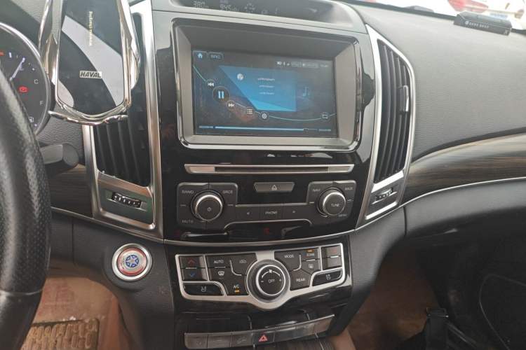 Used Haval H9 2017 2.0T Gasoline 4x4 Luxury 7-Seater Audio And AC Panel