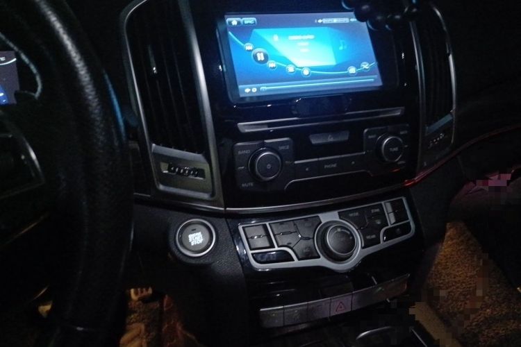 Used Haval H9 2017 2.0T Diesel 4x4 Premium 5-Seater Audio And AC Panel