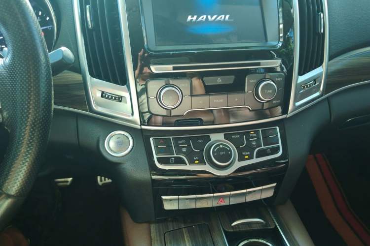 Used Haval H9 2017 2.0T Gasoline 4x4 Luxury 7-Seater Audio And AC Panel