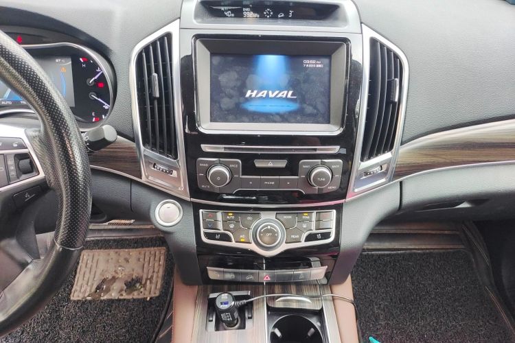 Used Haval H9 2017 2.0T Gasoline 4x4 Premium 5-Seater Audio And AC Panel