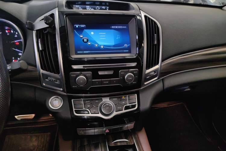 Used Haval H9 2017 2.0T Gasoline 4x4 Premium 5-Seater Audio And AC Panel