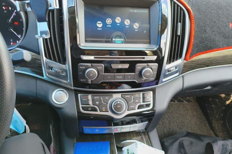 Used Haval H9 2017 2.0T Diesel 4x4 Luxury 7-Seater Audio And AC Panel