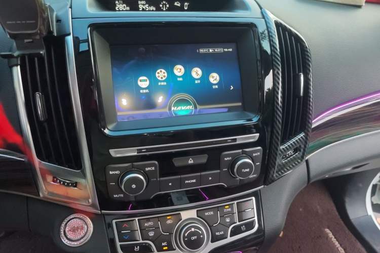 Used Haval H9 2017 2.0T Gasoline 4x4 Luxury 7-Seater Audio And AC Panel