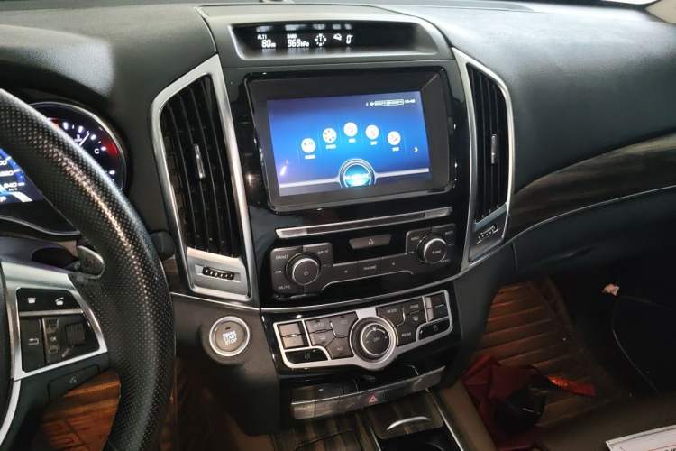 Used Haval H9 2017 2.0T Gasoline 4x4 Premium 5-Seater Audio And AC Panel