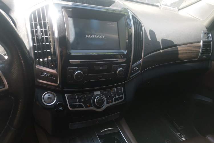 Used Haval H9 2017 2.0T Diesel 4x4 Luxury 7-Seater Audio And AC Panel