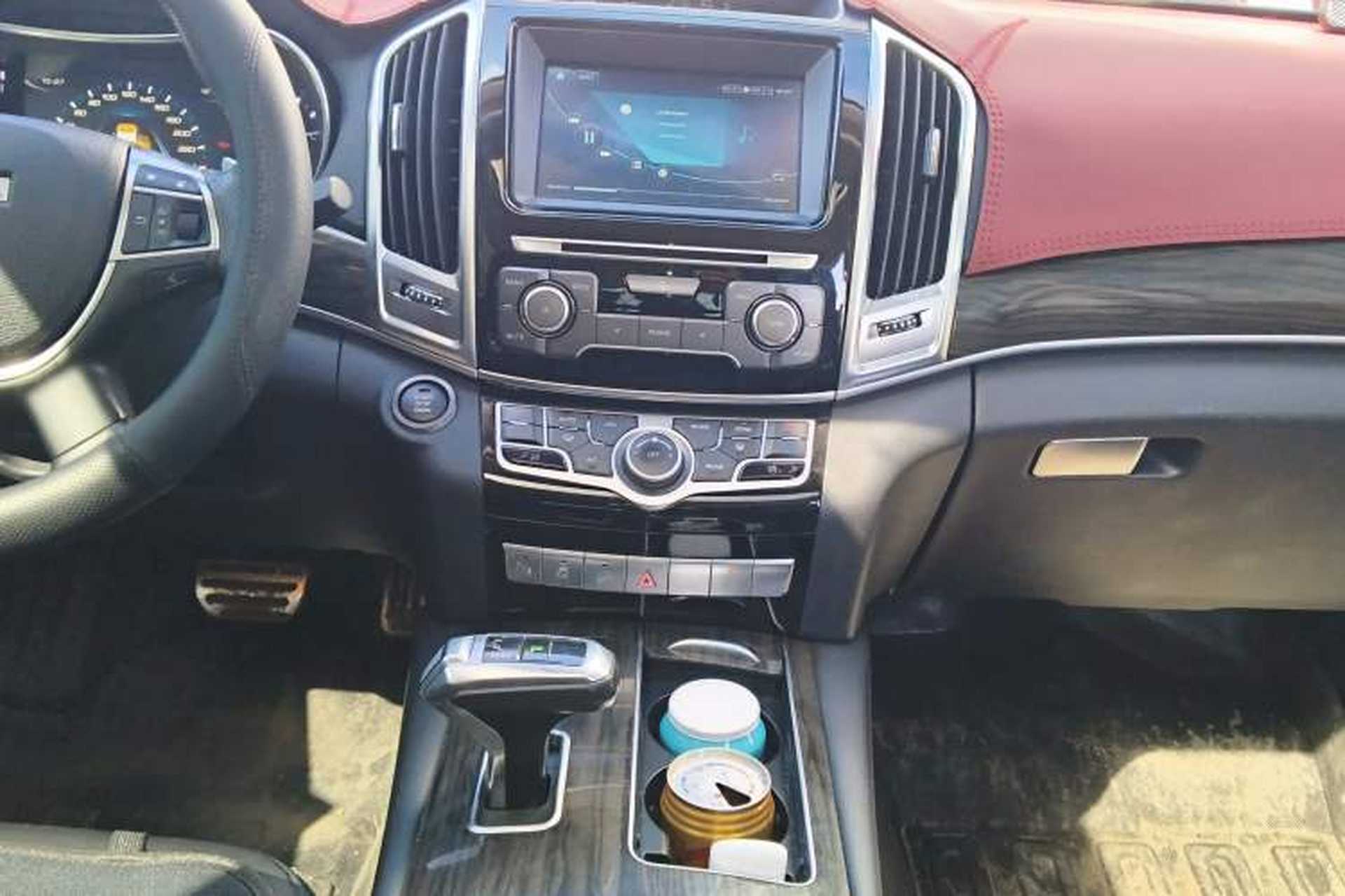 Used Haval H9 2017 2.0T Gasoline 4x4 Luxury 7-Seater Audio And AC Panel