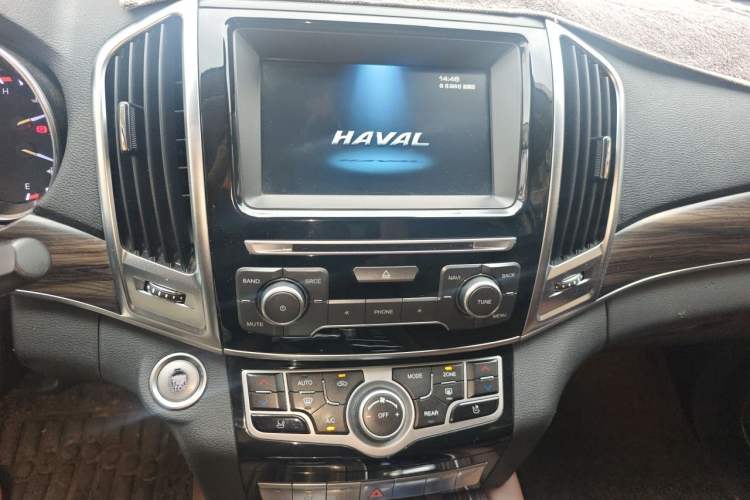 Used Haval H9 2017 2.0T Diesel 4x4 Premium 5-Seater Audio And AC Panel