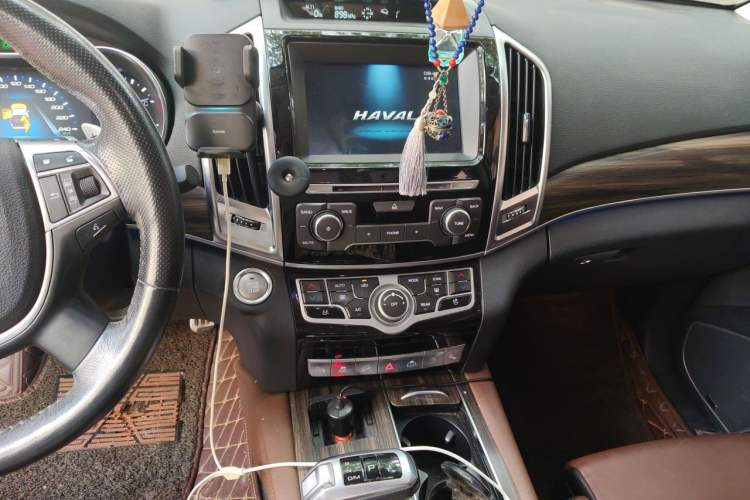Used Haval H9 2017 2.0T Gasoline 4x4 Prestige Model 7 Seats Audio And AC Panel