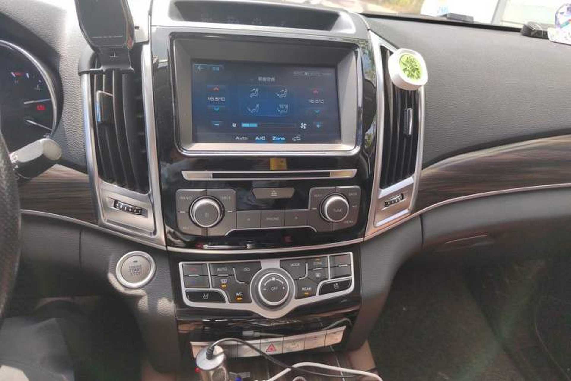 Used Haval H9 2017 2.0T Gasoline 4x4 Prestige Model 7 Seats Audio And AC Panel