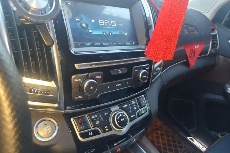 Used Haval H9 2017 2.0T Gasoline 4x4 Luxury 7-Seater Audio And AC Panel