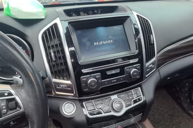 Used Haval H9 2017 2.0T Gasoline 4x4 Luxury 7-Seater Audio And AC Panel
