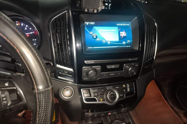 Used Haval H9 2017 2.0T Gasoline 4x4 Comfort Edition 5 Seats Audio And AC Panel