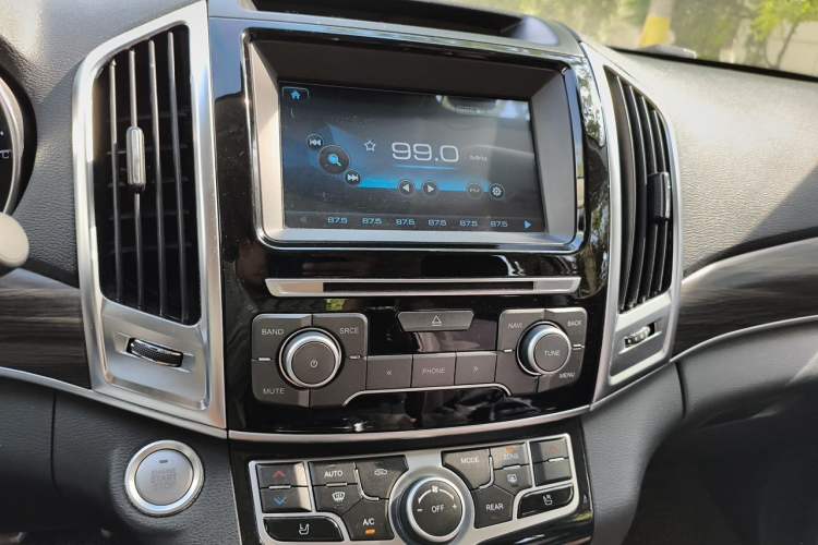 Used Haval H9 2017 2.0T Gasoline 4x4 Premium 5-Seater Audio And AC Panel