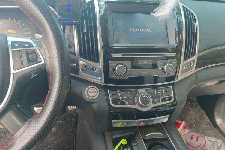 Used Haval H9 2017 2.0T Gasoline 4x4 Luxury 7-Seater Audio And AC Panel