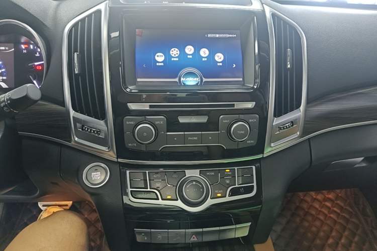 Used Haval H9 2017 2.0T Gasoline 4x4 Premium 5-Seater Audio And AC Panel