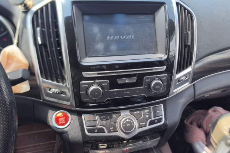Used Haval H9 2017 2.0T Gasoline 4x4 Prestige Model 7 Seats Audio And AC Panel