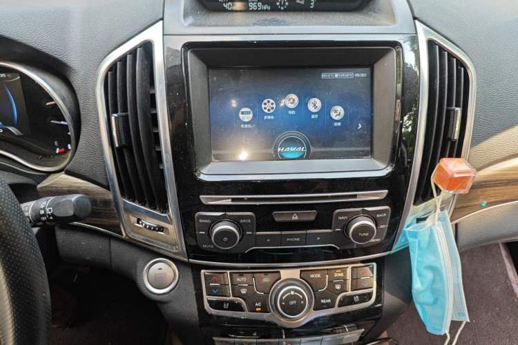Used Haval H9 2017 2.0T Gasoline 4x4 Luxury 7-Seater Audio And AC Panel