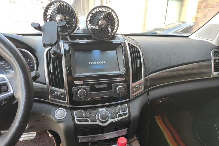 Used Haval H9 2017 2.0T Gasoline 4x4 Luxury 7-Seater Audio And AC Panel