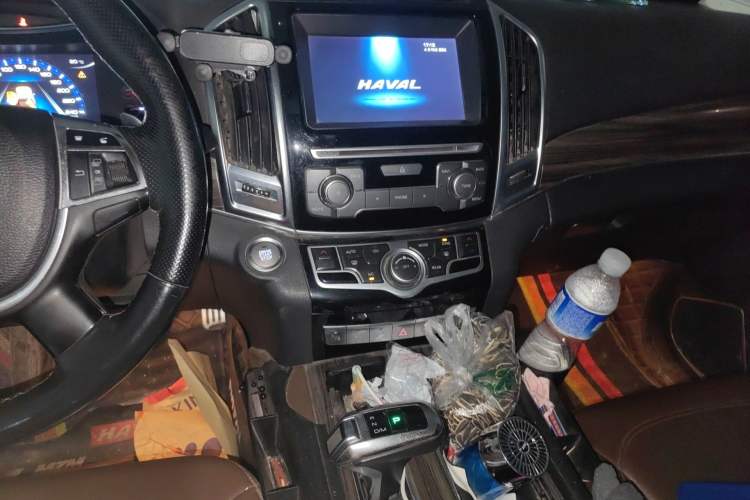 Used Haval H9 2017 2.0T Diesel 4x4 Comfort Edition 7-Seater Audio And AC Panel