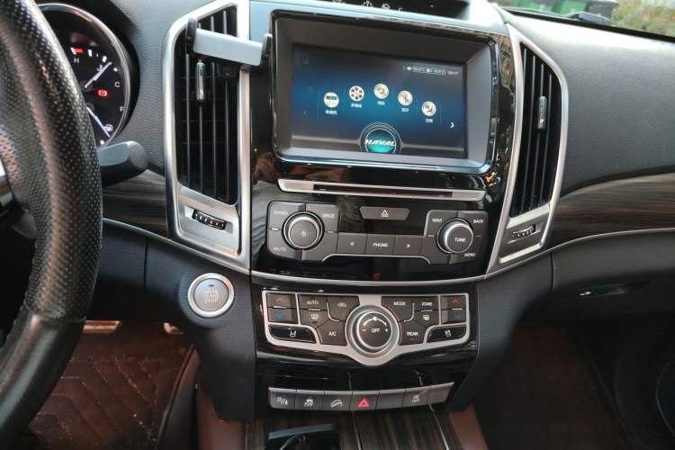 Used Haval H9 2017 2.0T Gasoline 4x4 Luxury 7-Seater Audio And AC Panel