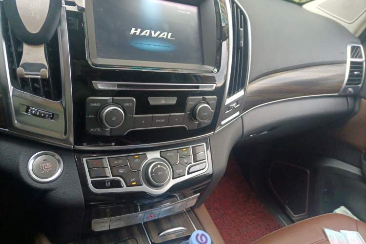 Used Haval H9 2017 2.0T Gasoline 4x4 Luxury 7-Seater Audio And AC Panel