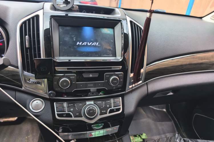 Used Haval H9 2017 2.0T Gasoline 4x4 Luxury 7-Seater Audio And AC Panel