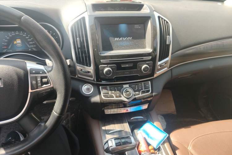 Used Haval H9 2017 2.0T Gasoline 4x4 Luxury 7-Seater Audio And AC Panel