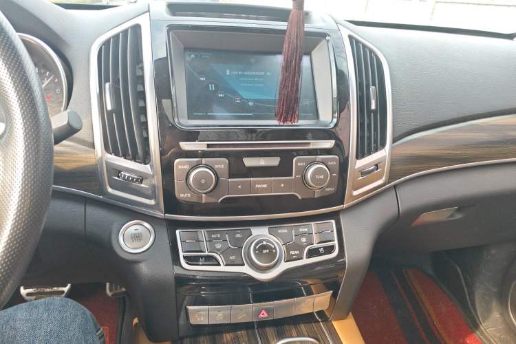 Used Haval H9 2017 2.0T Gasoline 4x4 Premium 5-Seater Audio And AC Panel