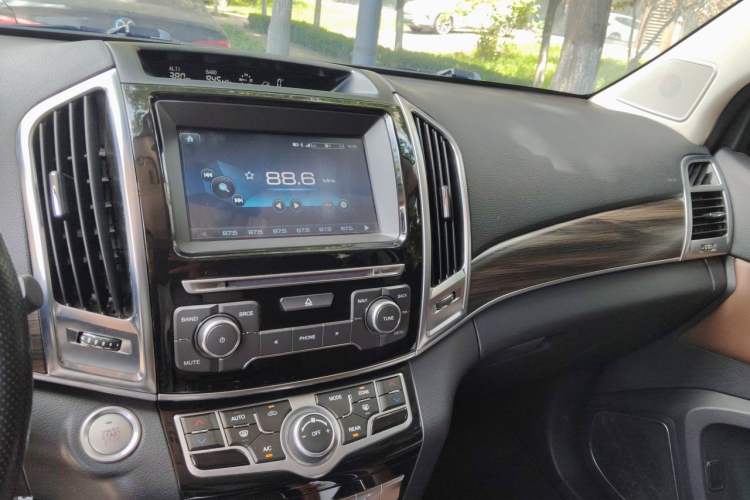 Used Haval H9 2017 2.0T Gasoline 4x4 Comfort Edition 5 Seats Audio And AC Panel