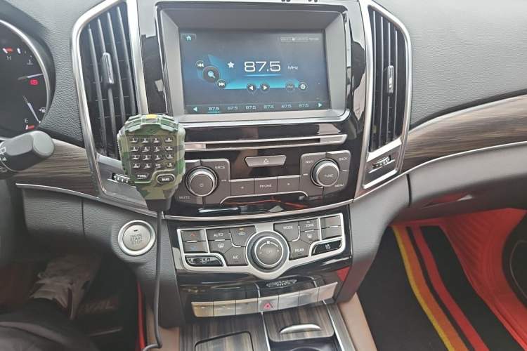 Used Haval H9 2017 2.0T Gasoline 4x4 Luxury 7-Seater Audio And AC Panel