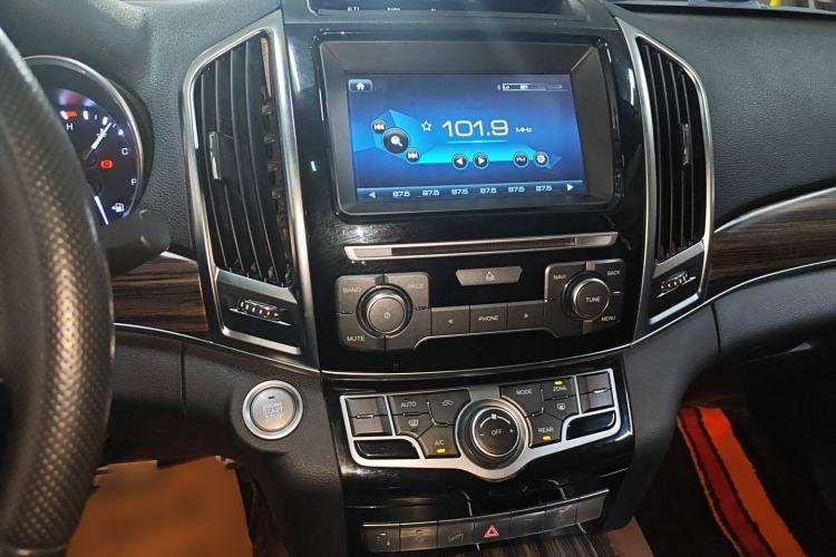 Used Haval H9 2017 2.0T Diesel 4x4 Comfort Edition 5 Seats Audio And AC Panel