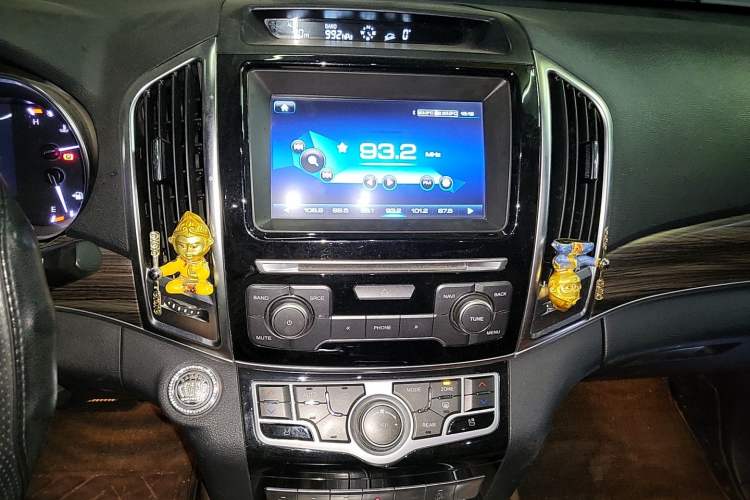 Used Haval H9 2017 2.0T Gasoline 4x4 Premium 5-Seater Audio And AC Panel