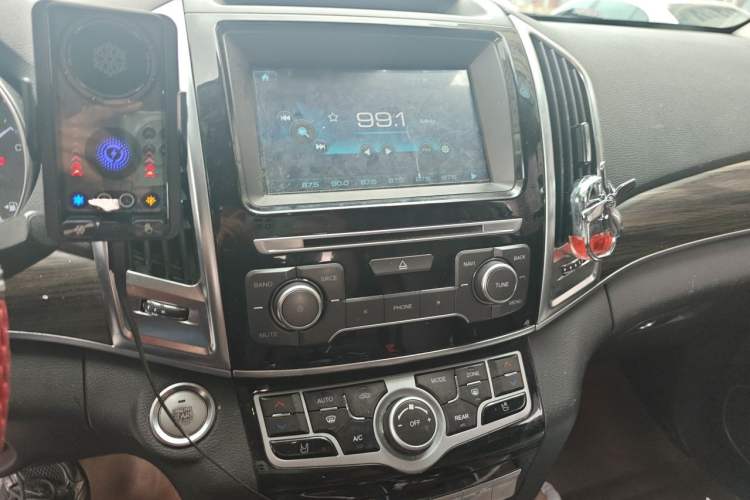 Used Haval H9 2017 2.0T Gasoline 4x4 Luxury 7-Seater Audio And AC Panel