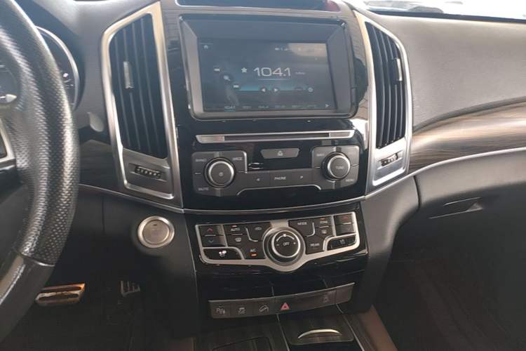 Used Haval H9 2017 2.0T Diesel 4x4 Premium 5-Seater Audio And AC Panel