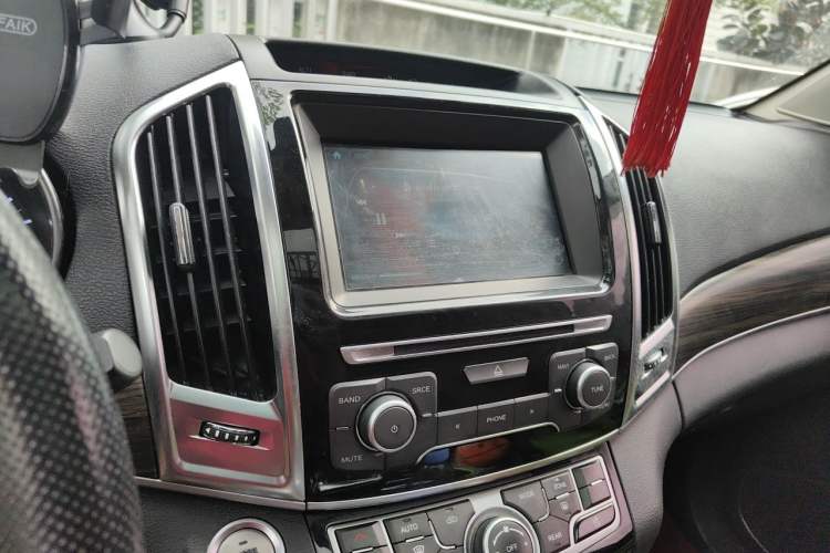Used Haval H9 2017 2.0T Diesel 4x4 Premium 5-Seater Audio And AC Panel