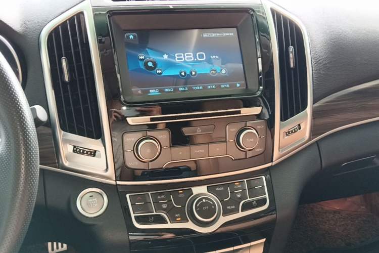 Used Haval H9 2017 2.0T Gasoline 4x4 Premium 5-Seater Audio And AC Panel