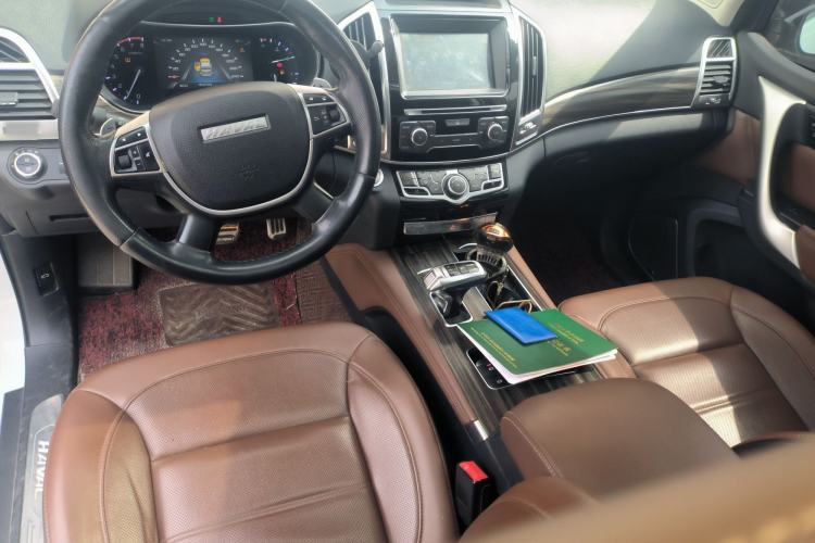 Used Haval H9 2017 2.0T Gasoline 4x4 Luxury 7-Seater Center Console