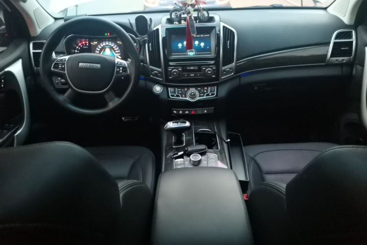 Used Haval H9 2017 2.0T Gasoline 4x4 Luxury 7-Seater Center Console