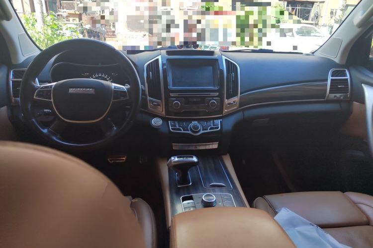 Used Haval H9 2017 2.0T Gasoline 4x4 Premium 5-Seater Center Console
