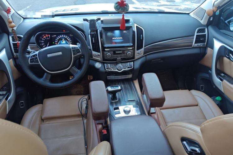 Used Haval H9 2017 2.0T Gasoline 4x4 Premium 5-Seater Center Console