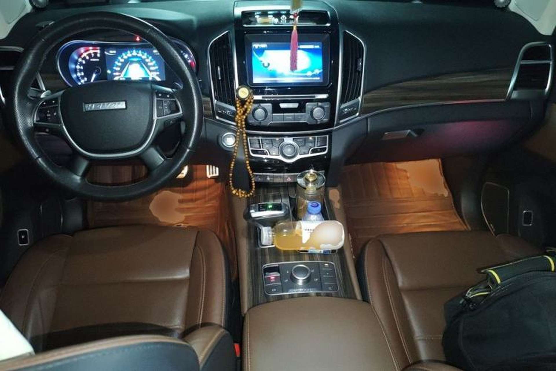 Used Haval H9 2017 2.0T Gasoline 4x4 Prestige Model 7 Seats Center Console