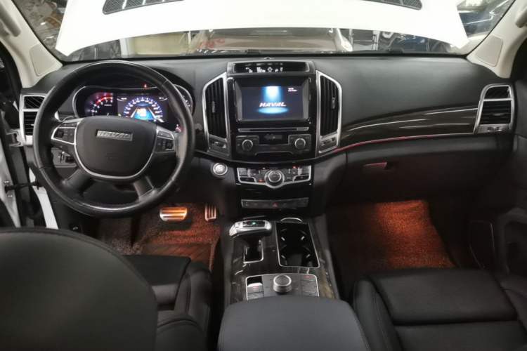 Used Haval H9 2017 2.0T Gasoline 4x4 Luxury 7-Seater Center Console