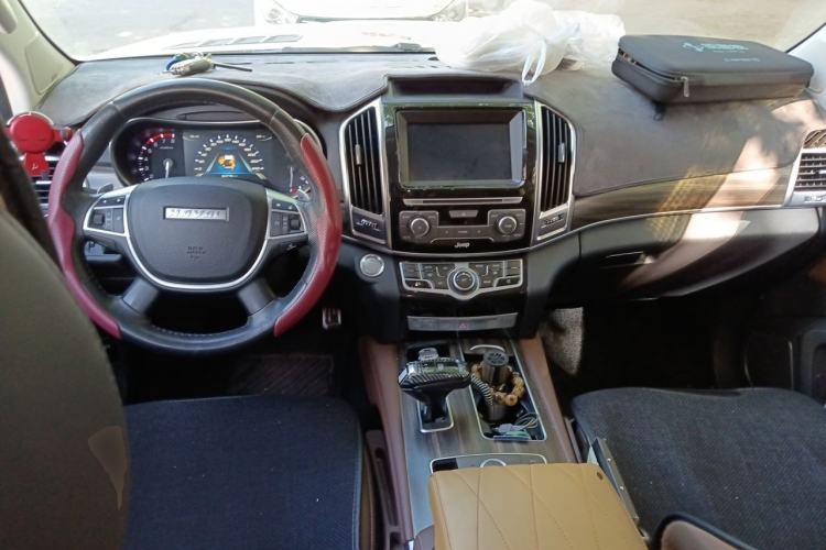 Used Haval H9 2017 2.0T Gasoline 4x4 Premium 5-Seater Center Console