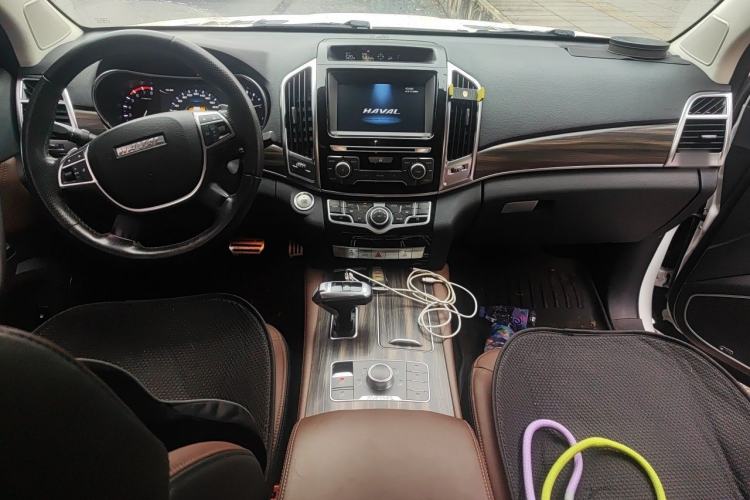 Used Haval H9 2017 2.0T Gasoline 4x4 Luxury 7-Seater Center Console