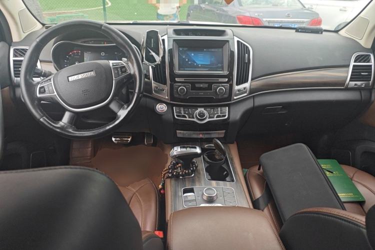 Used Haval H9 2017 2.0T Gasoline 4x4 Luxury 7-Seater Center Console