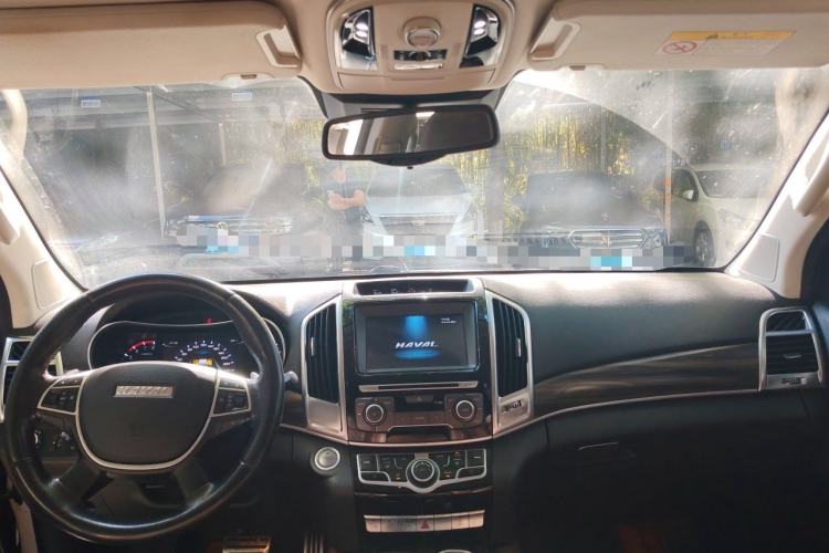 Used Haval H9 2017 2.0T Gasoline 4x4 Luxury 7-Seater Center Console