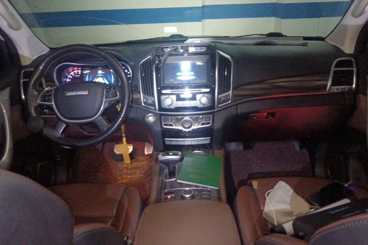 Used Haval H9 2017 2.0T Gasoline 4x4 Prestige Model 7 Seats Center Console