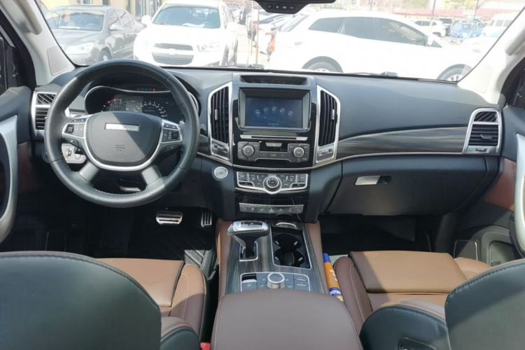Used Haval H9 2017 2.0T Gasoline 4x4 Premium 5-Seater Center Console