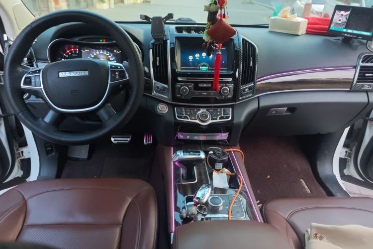 Used Haval H9 2017 2.0T Gasoline 4x4 Luxury 7-Seater Center Console