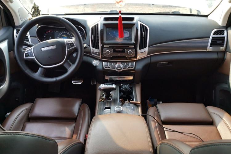 Used Haval H9 2017 2.0T Gasoline 4x4 Premium 5-Seater Center Console